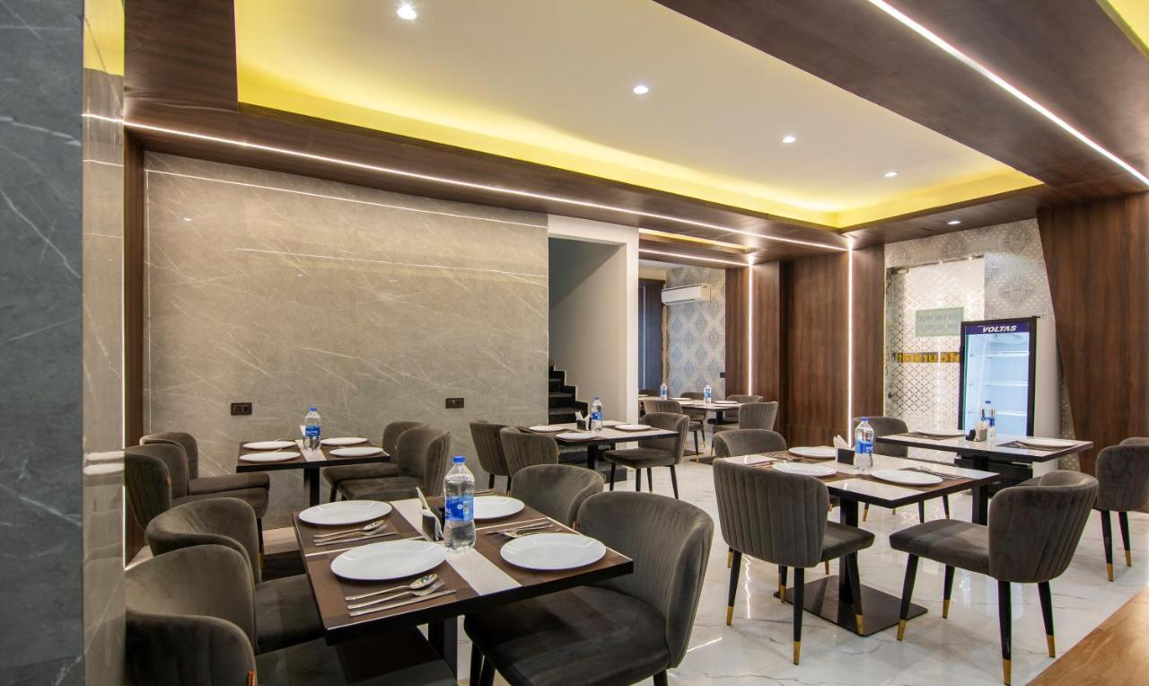 Treebo The Armani Near Igi Airport Hotel New Delhi Exterior foto